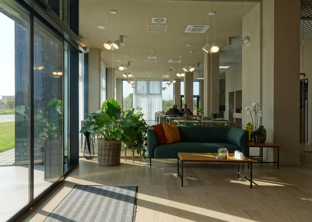 Marida Hotel Satu Mare Bagian luar foto